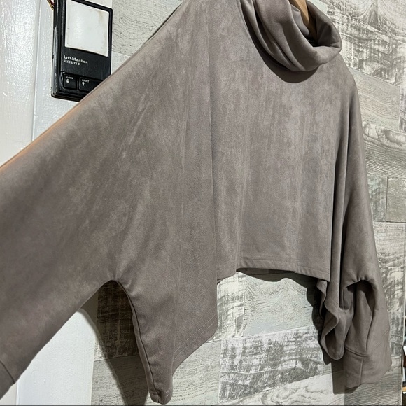 Lime & Vine Cropped Draped Suede Ladies Cowl Neck Top LARGE Pullover - Picture 2 of 9